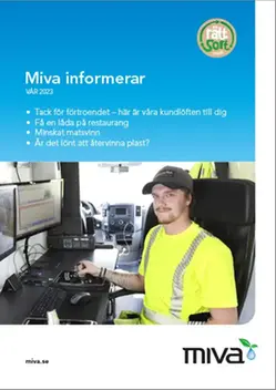 Omslag av kundbilagan Miva informerar med bild av en man i keps och gul t-shirt vid ett övervakningsbord