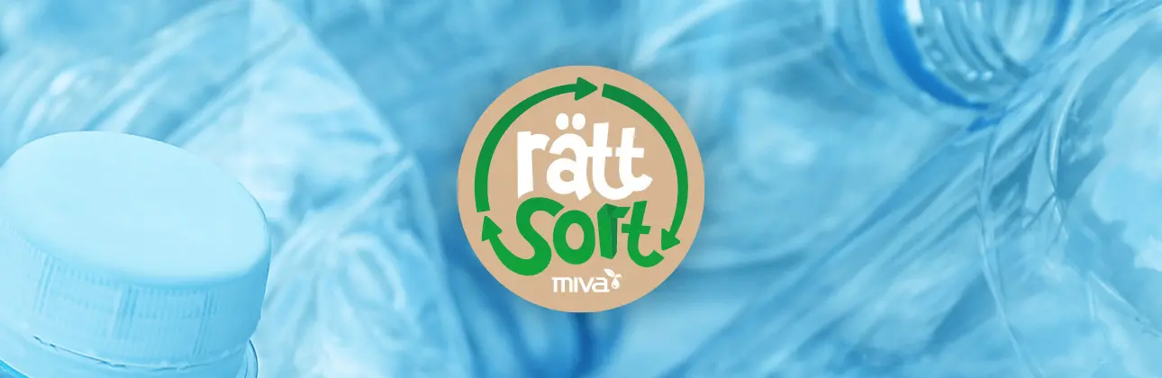 Plast på ljusblå bakgrund med RättSort-logotype