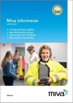 Omslag av kundbilagan Miva informerar med bild av en kvinna i gul jacka och i bakgrunden syns några kollegor i samspråk